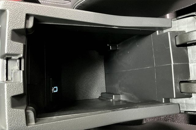 2018 Ford Escape Titanium 4WD - 22953716 - 27