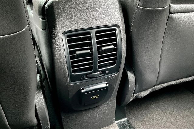 2018 Ford Escape Titanium 4WD - 22953716 - 32