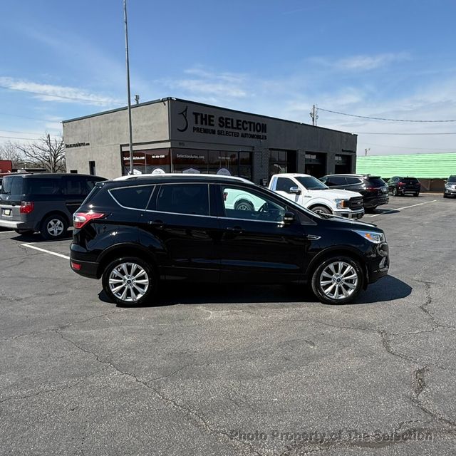 2018 Ford Escape TITANIUM 4WD W/PANORAMIC VISTA ROOF & LEATHER TRIMMED INTERIOR - 23001783 - 17