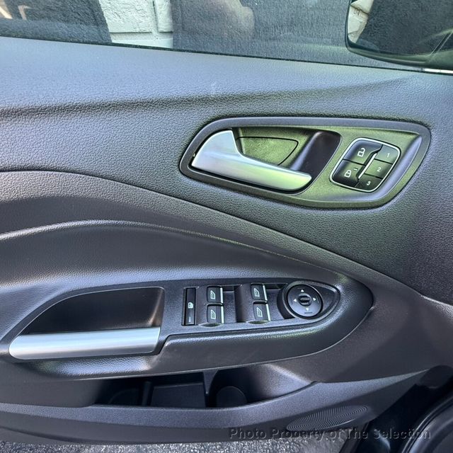 2018 Ford Escape TITANIUM 4WD W/PANORAMIC VISTA ROOF & LEATHER TRIMMED INTERIOR - 23001783 - 19