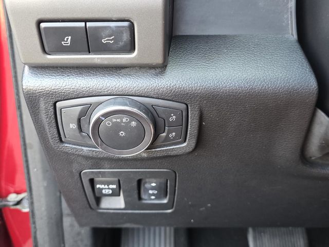 2018 Ford Expedition XLT 4x2 - 23078831 - 29