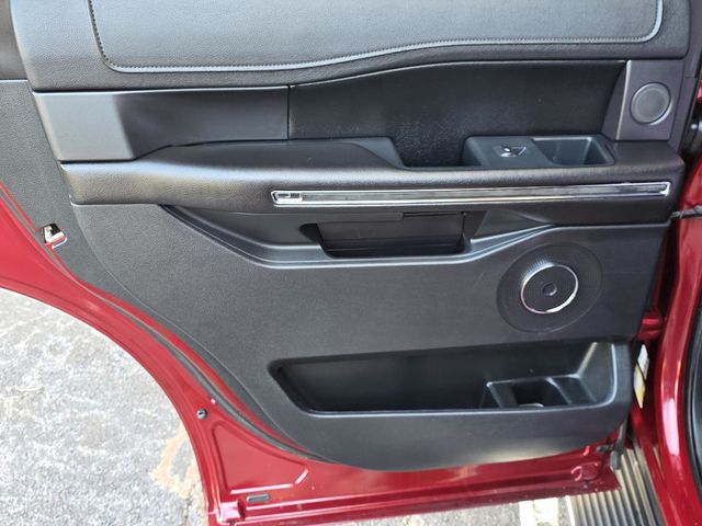 2018 Ford Expedition XLT 4x2 - 23078831 - 38
