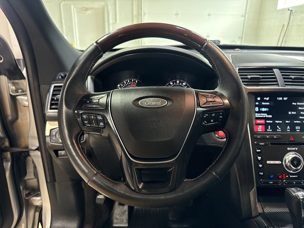 2018 Ford Explorer Platinum 4WD - 22999541 - 17
