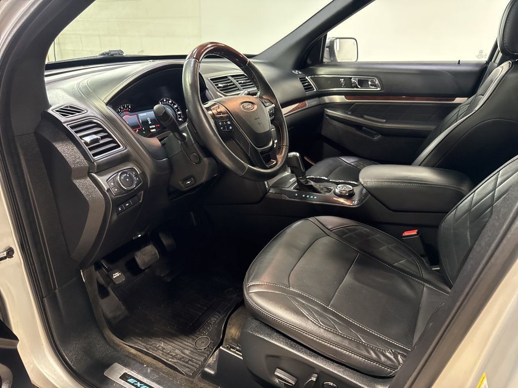 2018 Ford Explorer Platinum 4WD - 22999541 - 40