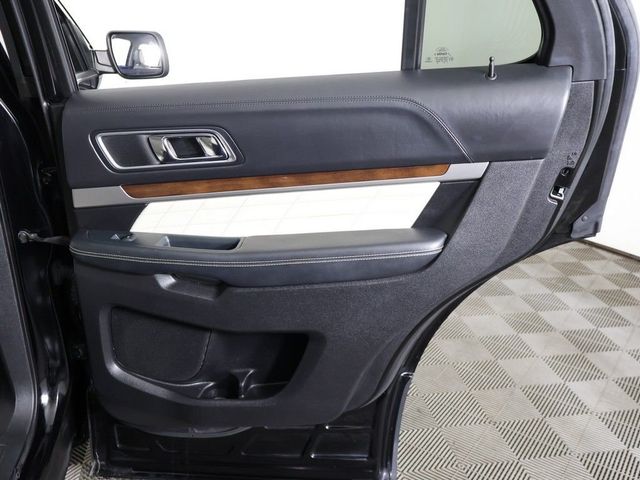 2018 Ford Explorer Platinum 4WD - 23083167 - 30