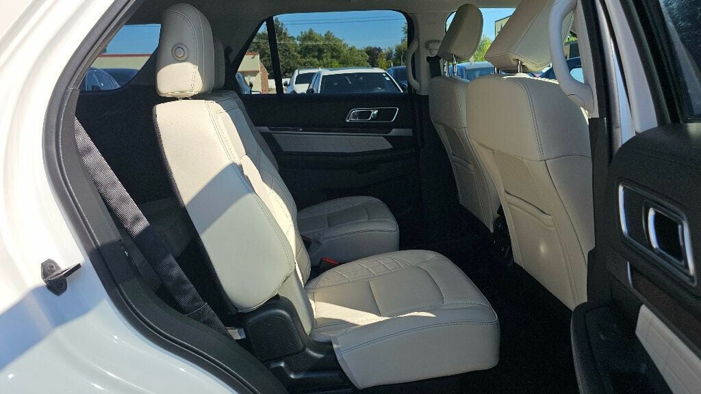 2018 Ford Explorer Platinum photo 18