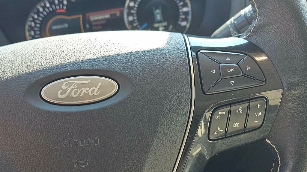 2018 Ford Explorer Platinum photo 26