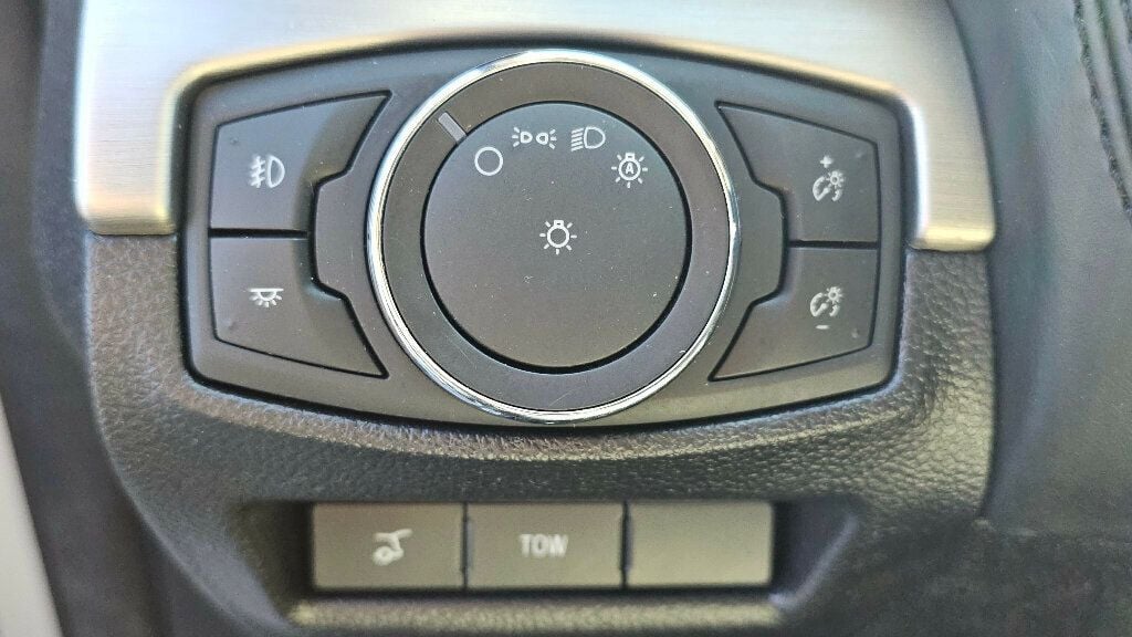 2018 Ford Explorer Platinum photo 31