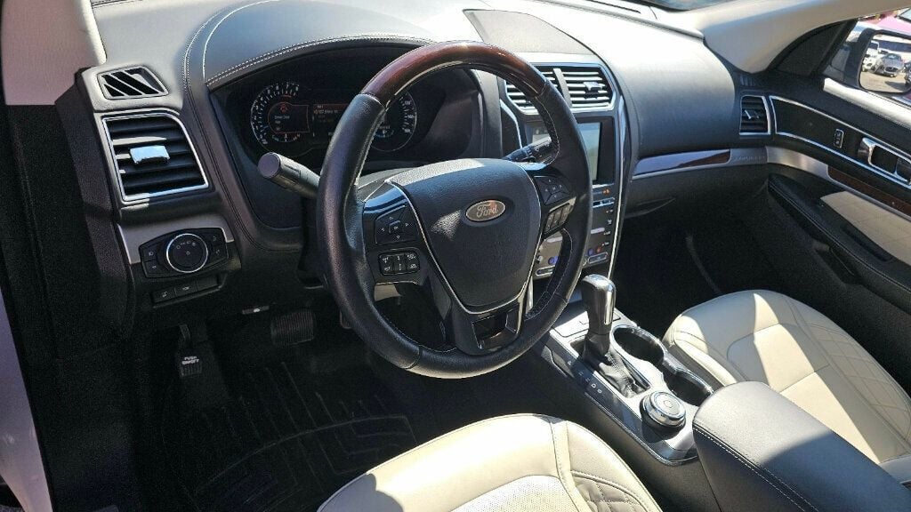 2018 Ford Explorer Platinum photo 9
