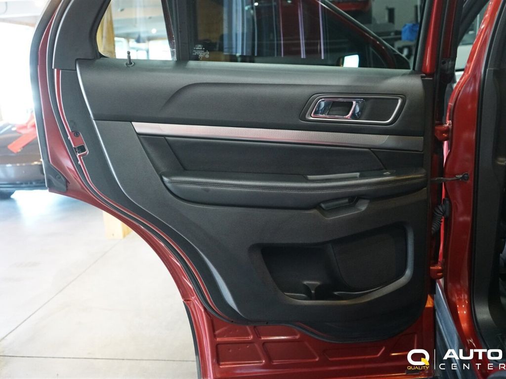 2018 Ford Explorer XLT 4WD - 22917676 - 17