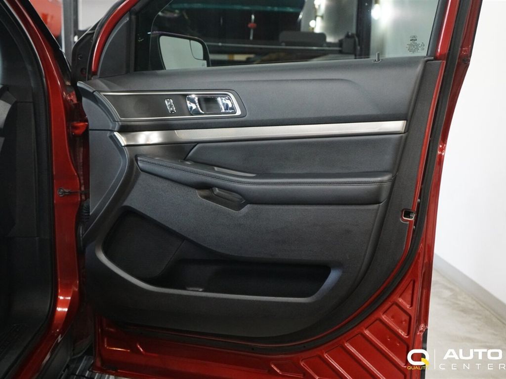 2018 Ford Explorer XLT 4WD - 22917676 - 18