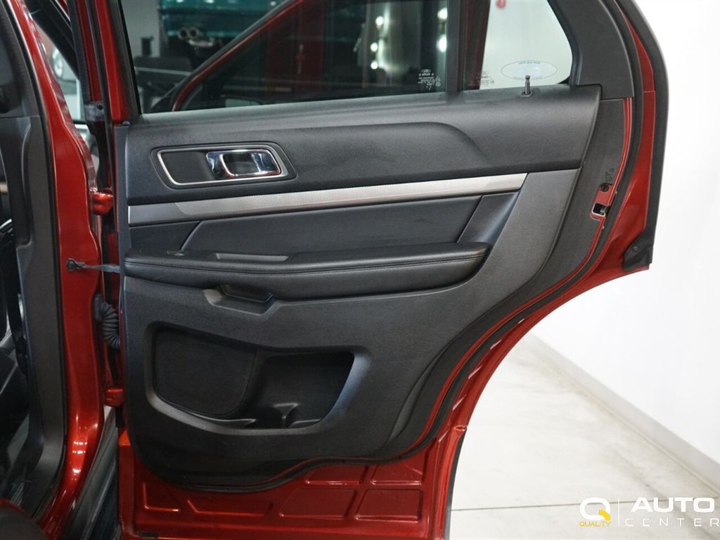 2018 Ford Explorer XLT 4WD - 22917676 - 19