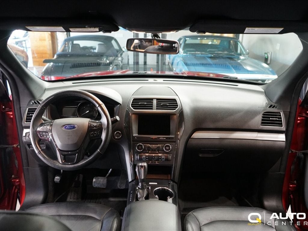2018 Ford Explorer XLT 4WD - 22917676 - 24
