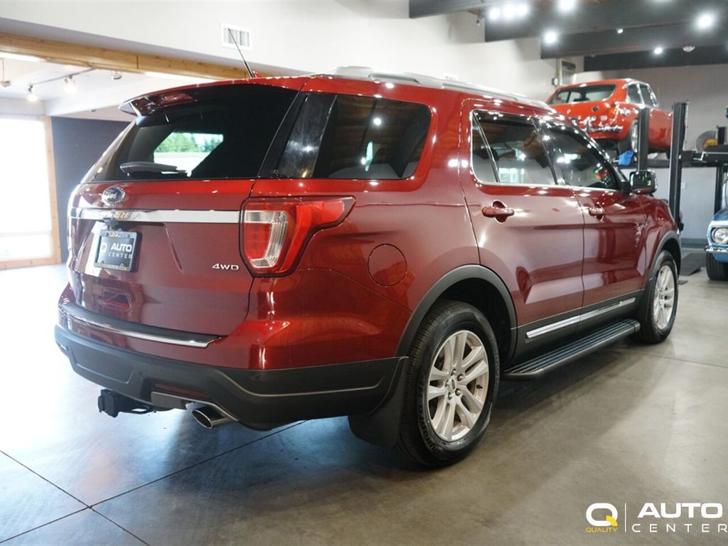 2018 Ford Explorer XLT photo 4