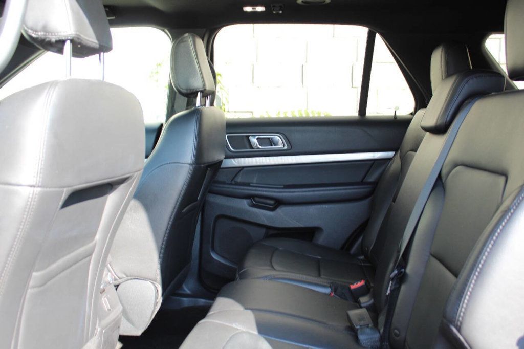 2018 Ford Explorer XLT 4WD - 22913271 - 12
