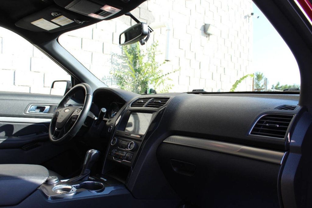 2018 Ford Explorer XLT 4WD - 22913271 - 17