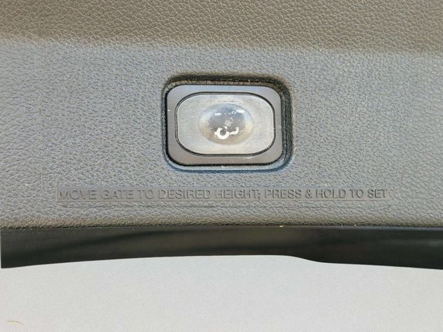 2018 Ford Explorer XLT 4WD - 23033654 - 9