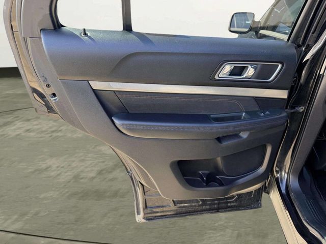 2018 Ford Explorer XLT 4WD - 23033654 - 24