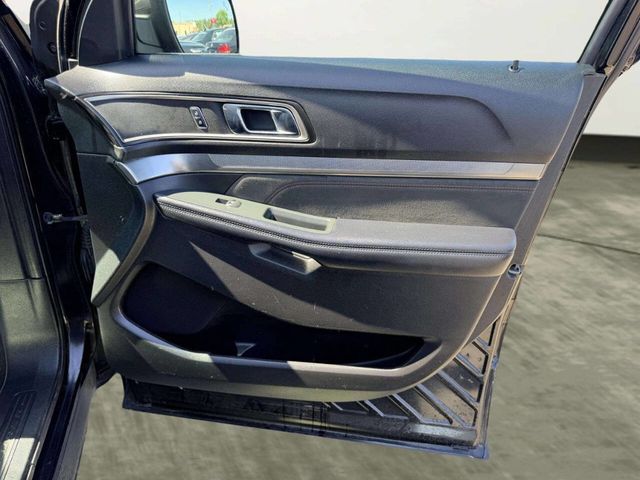 2018 Ford Explorer XLT 4WD - 23033654 - 33