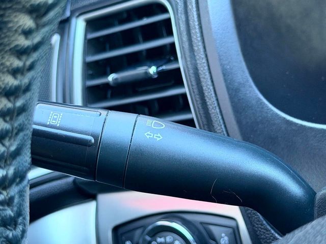 2018 Ford Explorer XLT 4WD - 23033654 - 37