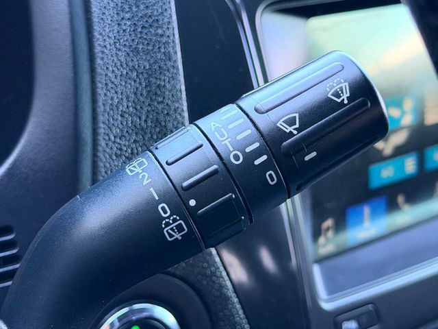 2018 Ford Explorer XLT 4WD - 23033654 - 38