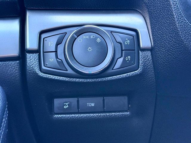 2018 Ford Explorer XLT 4WD - 23033654 - 40