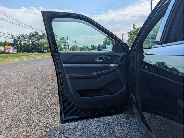 2018 Ford Explorer XLT 4WD - 23071239 - 9