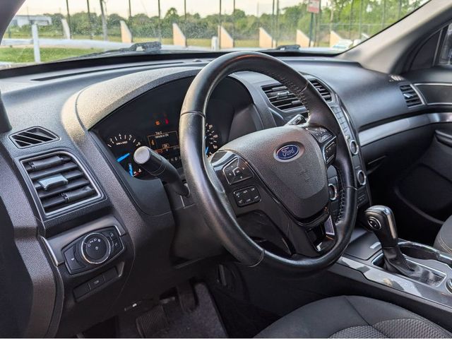 2018 Ford Explorer XLT 4WD - 23071239 - 19