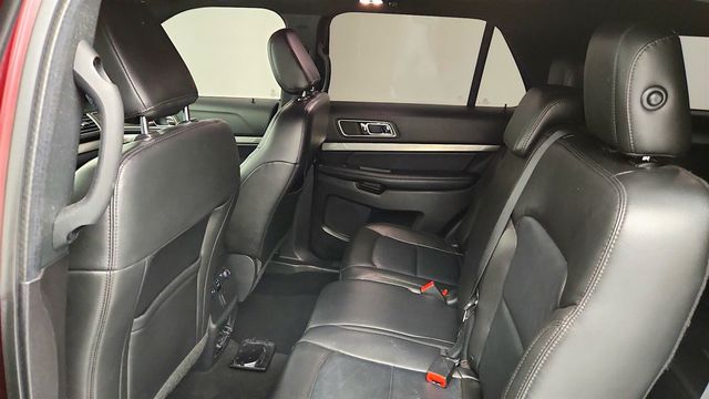 2018 Ford Explorer XLT 4WD - 23068790 - 21