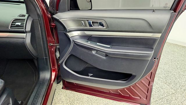 2018 Ford Explorer XLT 4WD - 23068790 - 26