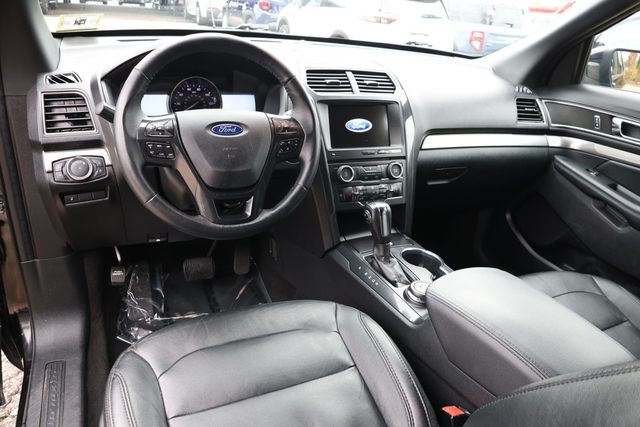 2018 Ford Explorer XLT 4WD with Equipment 202A, Twin Panel Moonroof & 20'' Wheels - 22939867 - 11