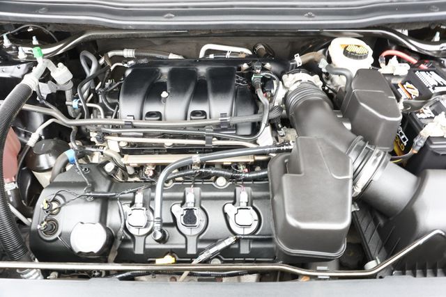 2018 Ford Explorer XLT 4WD with Equipment 202A, Twin Panel Moonroof & 20'' Wheels - 22939867 - 26