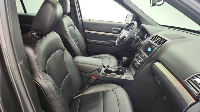 2018 Ford Explorer XLT 4WD with Equipment 202A, Twin Panel Moonroof & Tech Features - 22965173 - 25