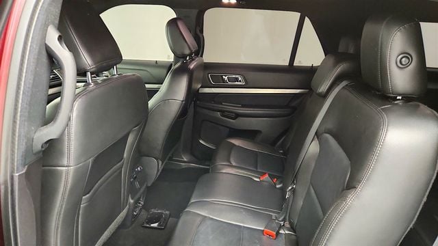 2018 Ford Explorer XLT 4WD w/ Twin Panel Moonroof, Leather & Navigation - 23068790 - 21