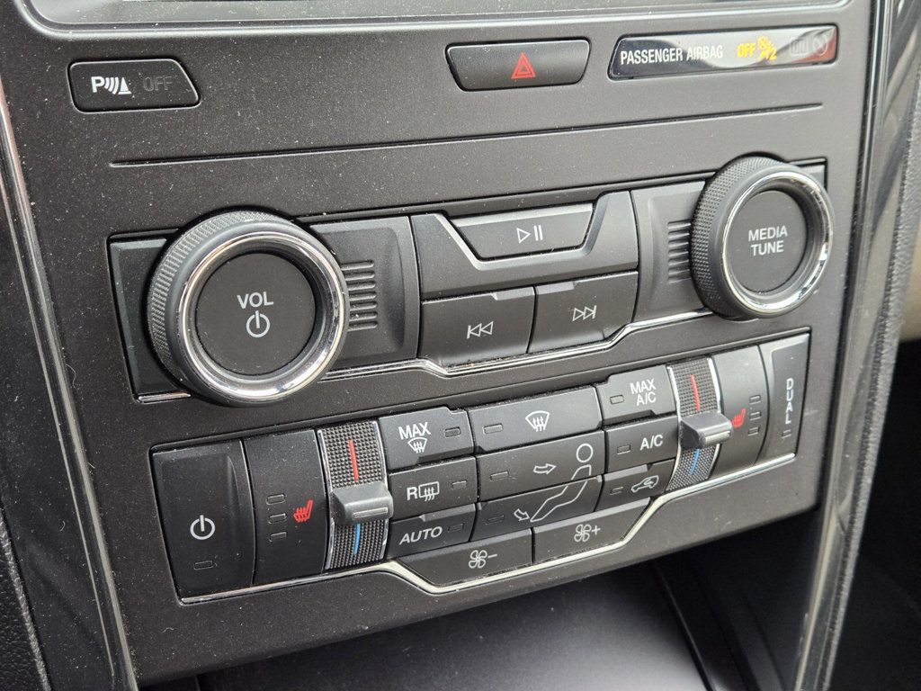 2018 Ford Explorer XLT FWD - 22976978 - 19