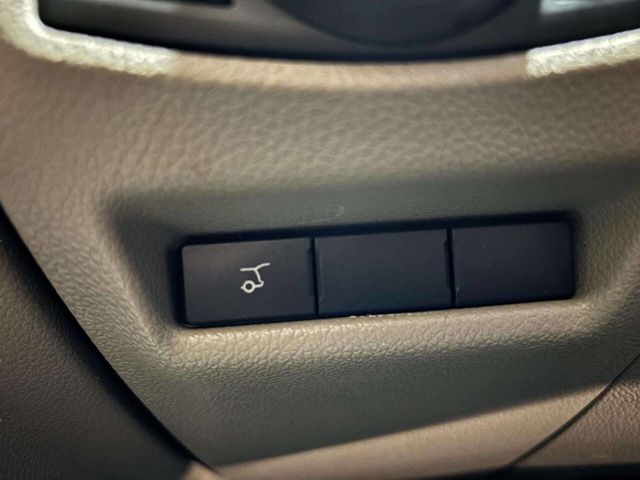 2018 Ford Explorer XLT FWD - 22956376 - 38