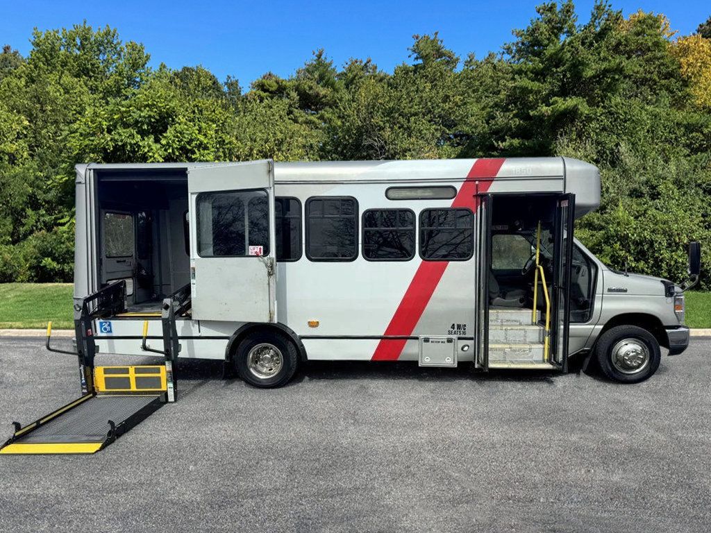2018 Ford E-450 Wheelchair-Accessible Shuttle Bus Adults Seniors Church & Wheelchair Transportation - 22974925 - 4