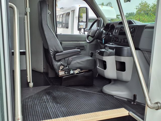 2018 Ford E-Series Cutaway 13 Passenger Shuttle Bus w/Wheelchair - 23032308 - 13