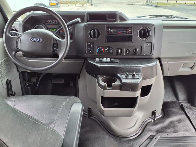 2018 Ford E-Series Cutaway 13 Passenger Shuttle Bus w/Wheelchair - 23032308 - 23