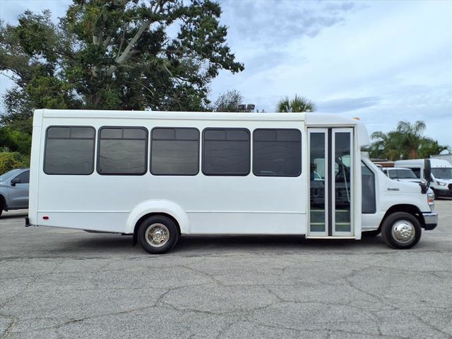 2018 Ford E-Series Cutaway 26 Passenger Shuttle Bus - 22941141 - 2