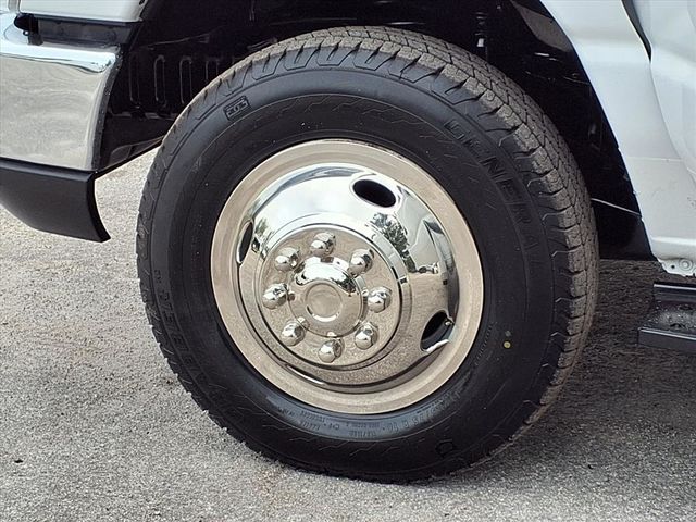 2018 Ford E-Series Cutaway 26 Passenger Shuttle Bus - 22941141 - 38