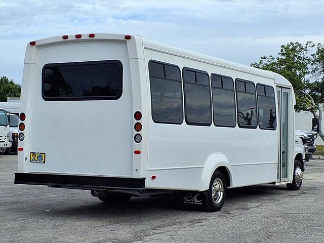 2018 Ford E-Series Cutaway 26 Passenger Shuttle Bus - 22941141 - 3