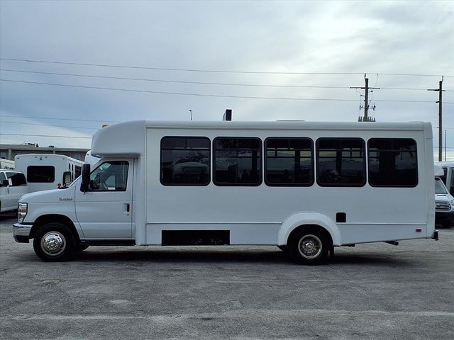 2018 Ford E-Series Cutaway 26 Passenger Shuttle Bus - 22941141 - 6
