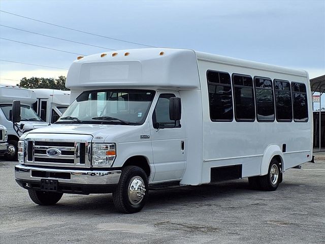 2018 Ford E-Series Cutaway 26 Passenger Shuttle Bus - 22941141 - 7