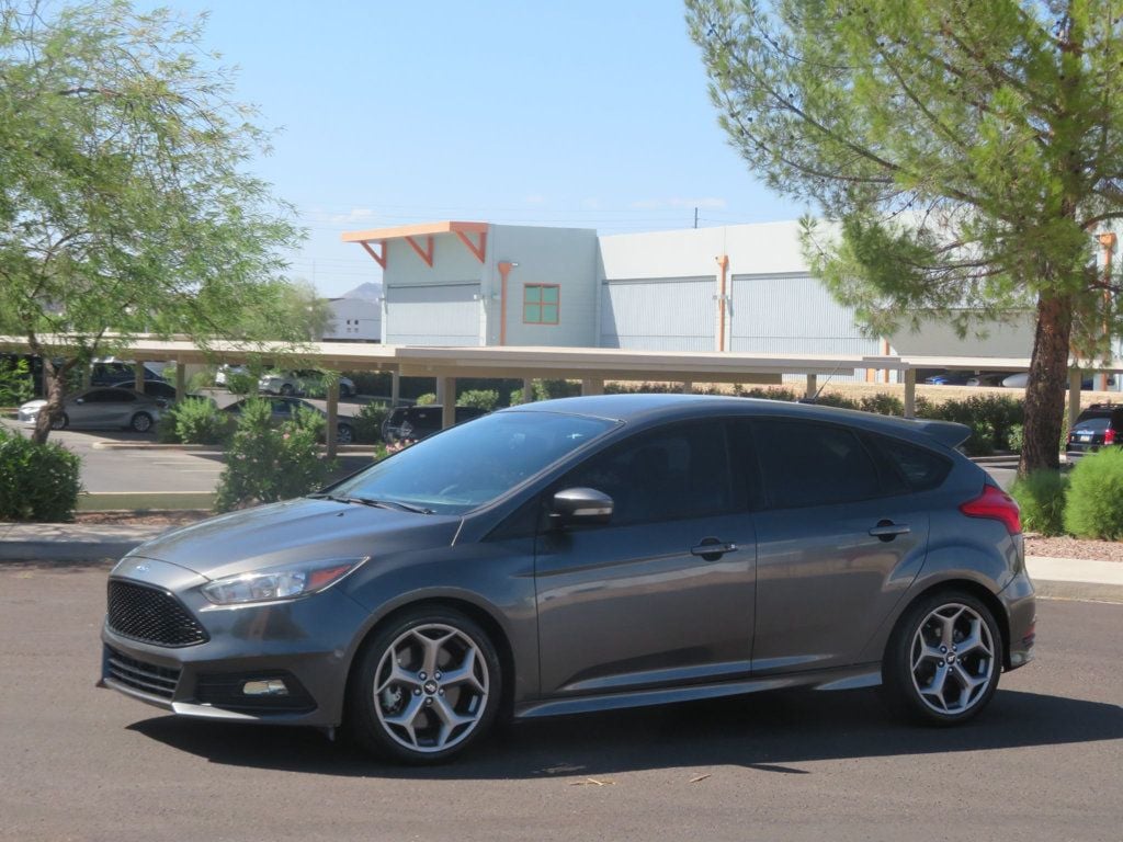 2018 Ford Focus FORD FOCUS ST MANUAL LOW MILES EXTRA  CLEAN 1OWNER  - 22598599 - 0