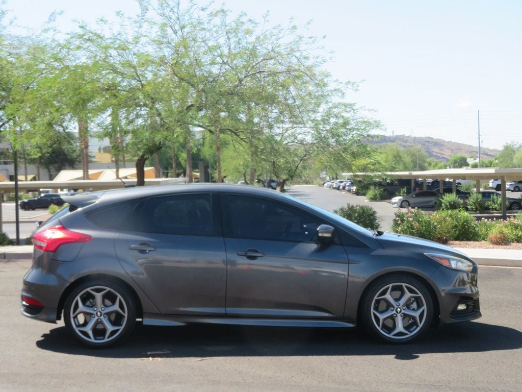 2018 Ford Focus FORD FOCUS ST MANUAL LOW MILES EXTRA  CLEAN 1OWNER  - 22598599 - 2