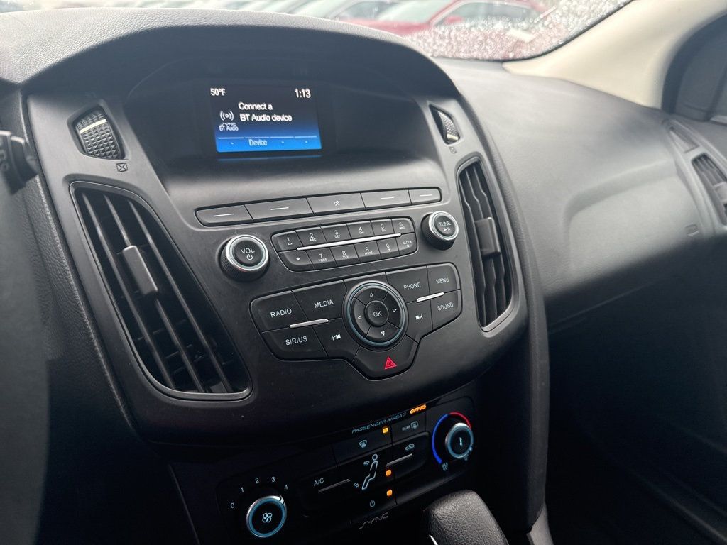 2018 Ford Focus SE Hatch - 22961624 - 10