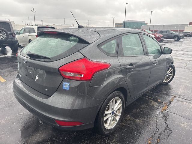 2018 Ford Focus SE Hatch - 22961624 - 4