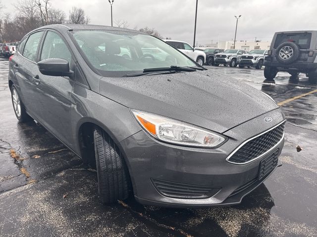 2018 Ford Focus SE Hatch - 22961624 - 5