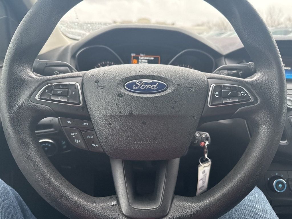 2018 Ford Focus SE Hatch - 22961624 - 7